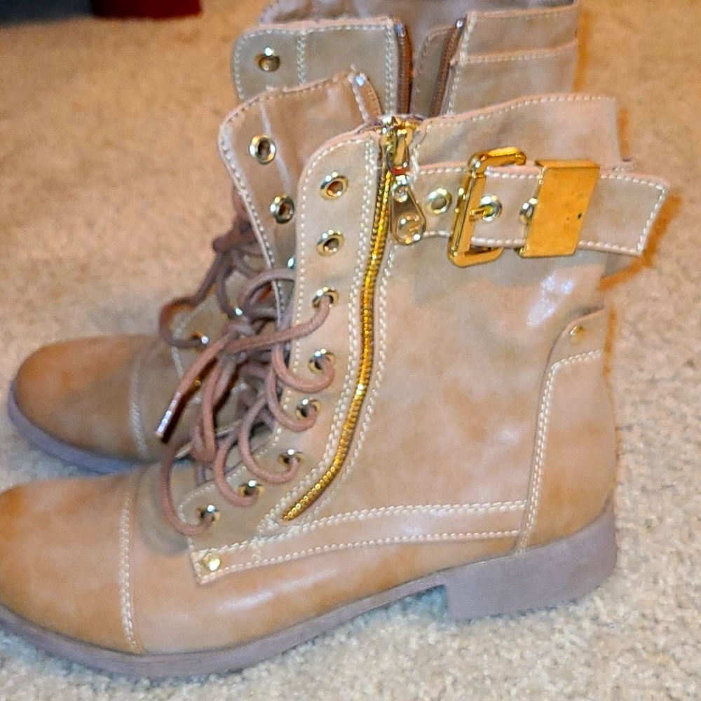 Combat boots
